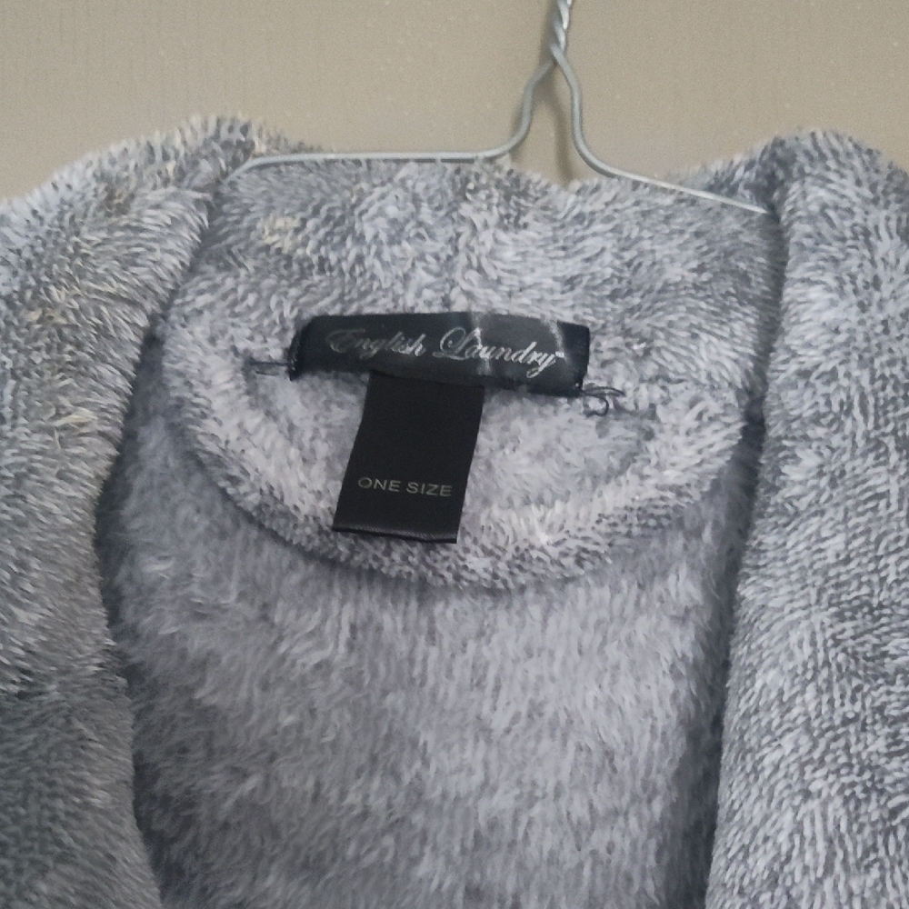 Men's Robe - Picture 2 of 2
